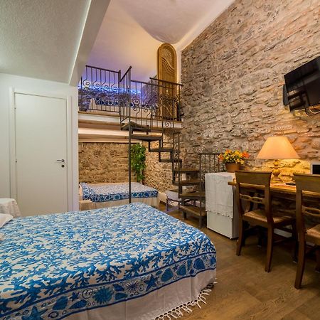 The Vernazza Main Plaza - Rooms & Suites ภายนอก รูปภาพ