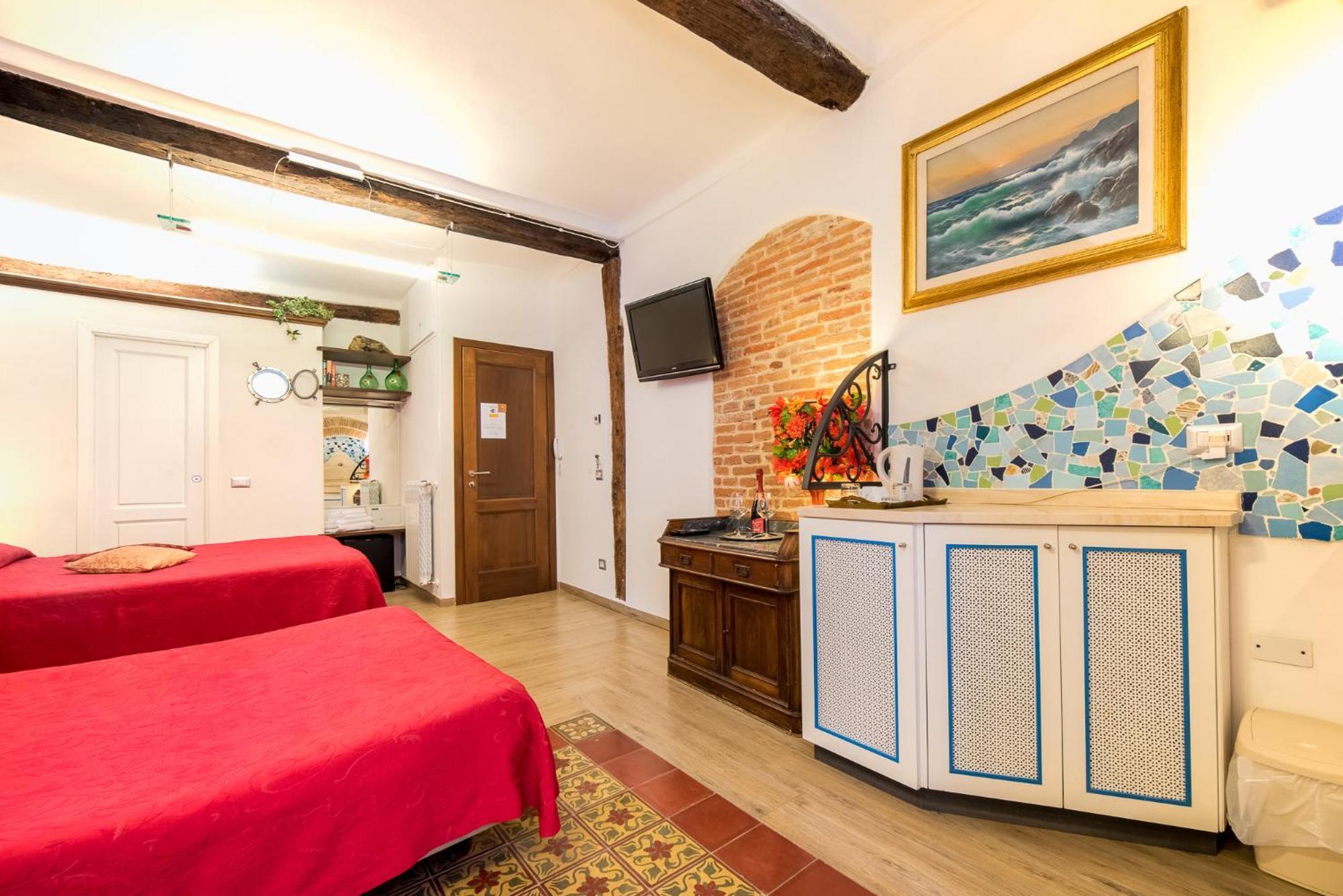 The Vernazza Main Plaza - Rooms & Suites ภายนอก รูปภาพ