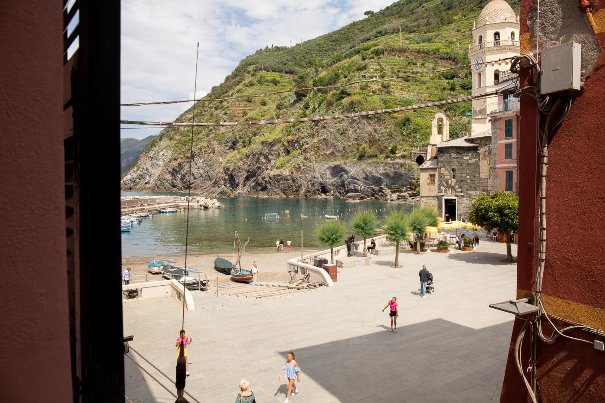 The Vernazza Main Plaza - Rooms & Suites ภายนอก รูปภาพ